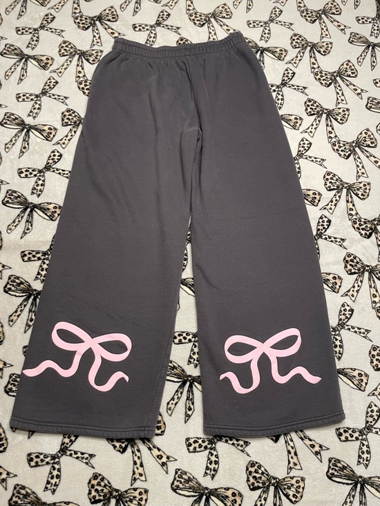 Edikted Pants - Edit Street Grey Wide-Leg Sweatpants with Pink Bow Details